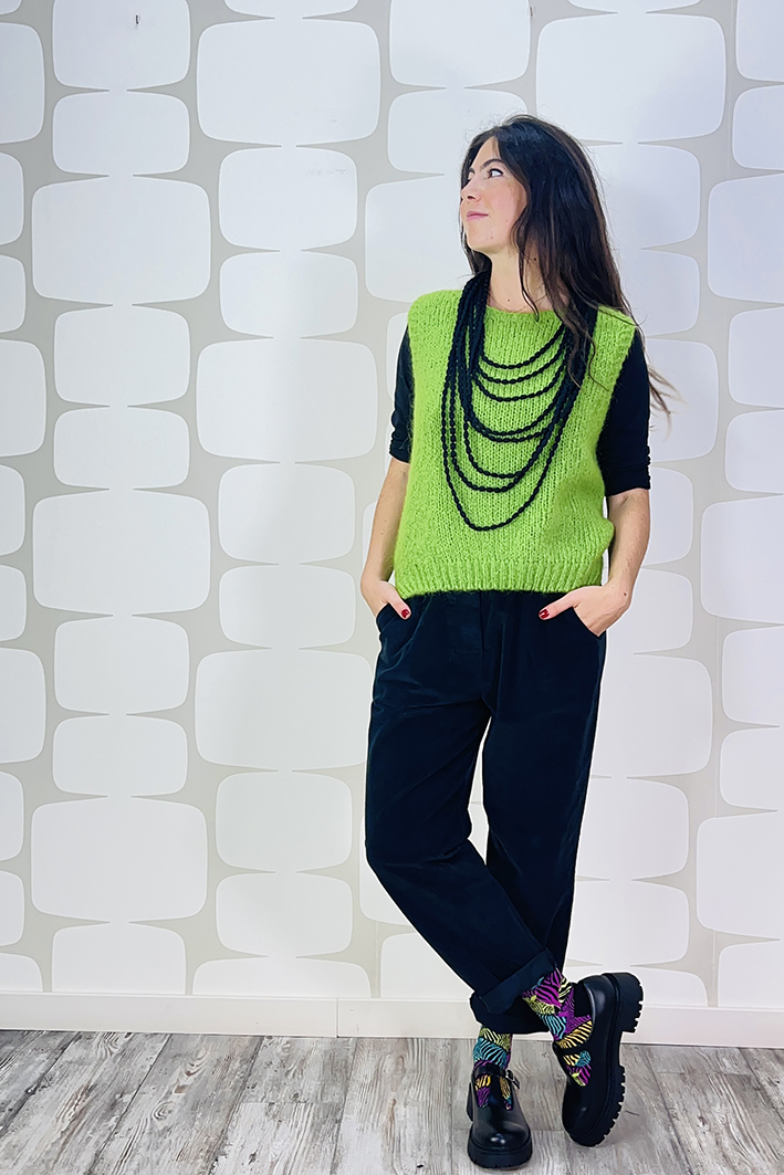 outfit con Maglione Sparkling verde, Pantalone Luther nero e collana beans nero