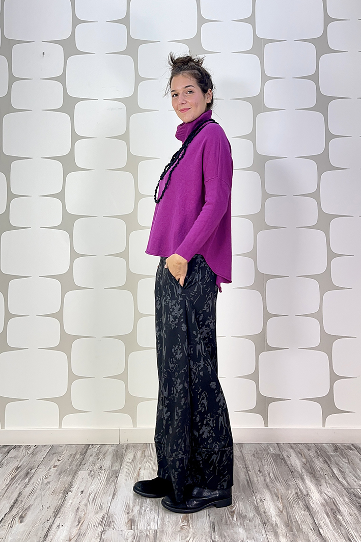 outfit con Maglia Thea magenta, Pantalone Verbania sartoriale