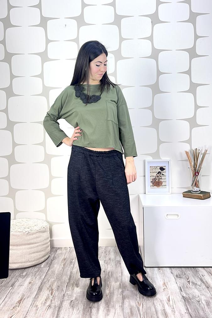 outfit con maglia beatrice verde e Pantalone Fox sartoriale