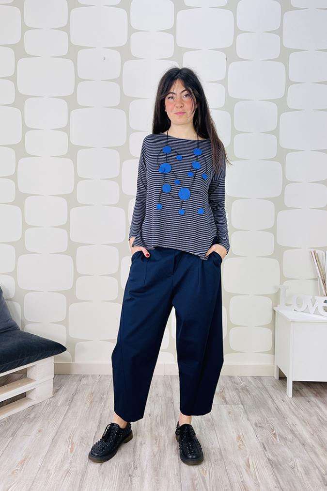 outfit con Maglia Billie grigio blu, Pantalone Lyonne blu