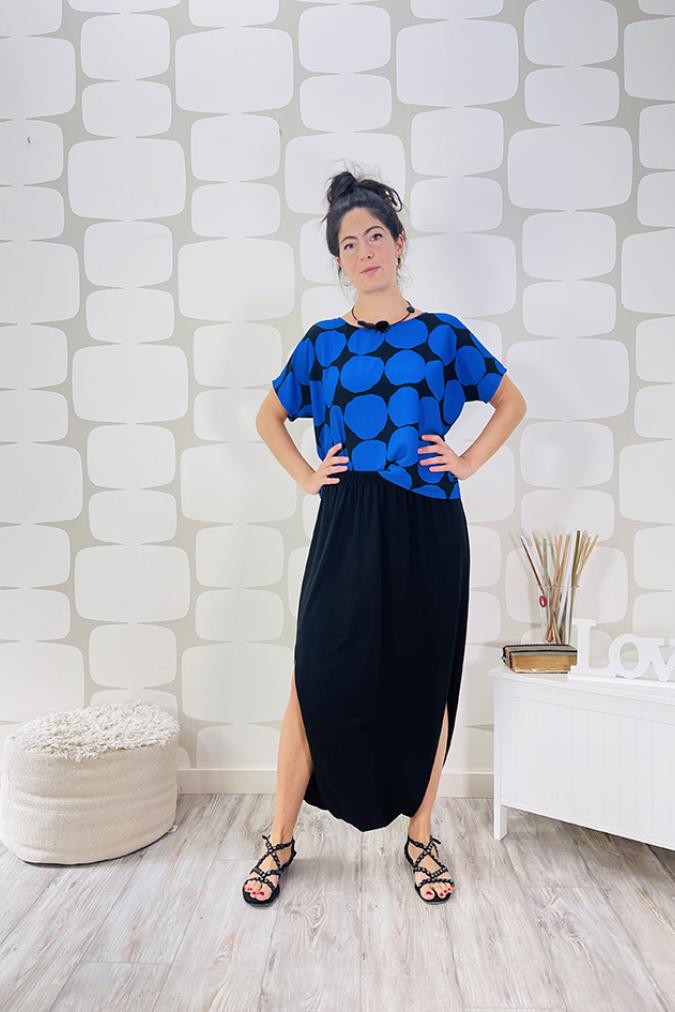 outfit con blusa dots blu sartoriale e pantagonna jupe nera sartoriale