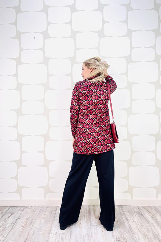 Giacca sartoriale modello grace twiggy, fantasia optical, outfit con pantalone pocket e maglia simple