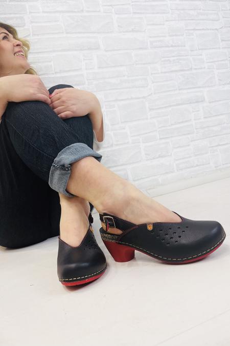 scarpa in pelle con tacco rosso