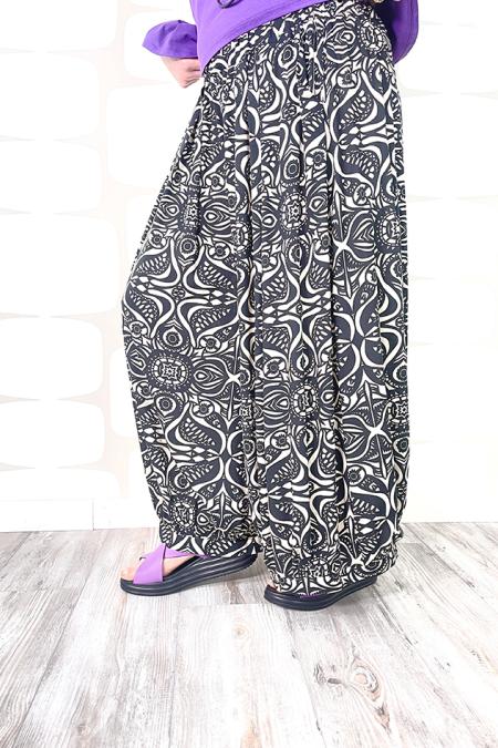 Pantalone fantasia panna nero linea ampia con pieghe e tasche 