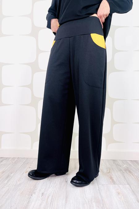 Pantalone Pocket sartoriale nero con tasca gialla